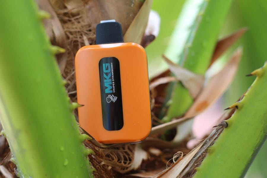 The World's Smartest Disposable Device Funky Republic's TI7000 features a screen that tells it all. Displaying your exact juice and battery level through the innovative built-in display design, enjoy an impressive 7000 puffs powered by QUAQ technology